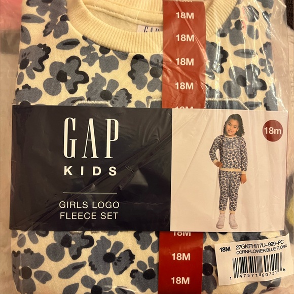 GAP Logo Fleece Set (18 Months) - Picture 5 of 6